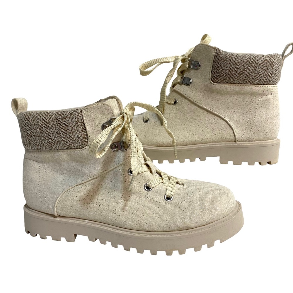 SO Shoes Lace-Uo Boots Hiking Style Size 4 Cream Memory Foam Footbed Lug Sole